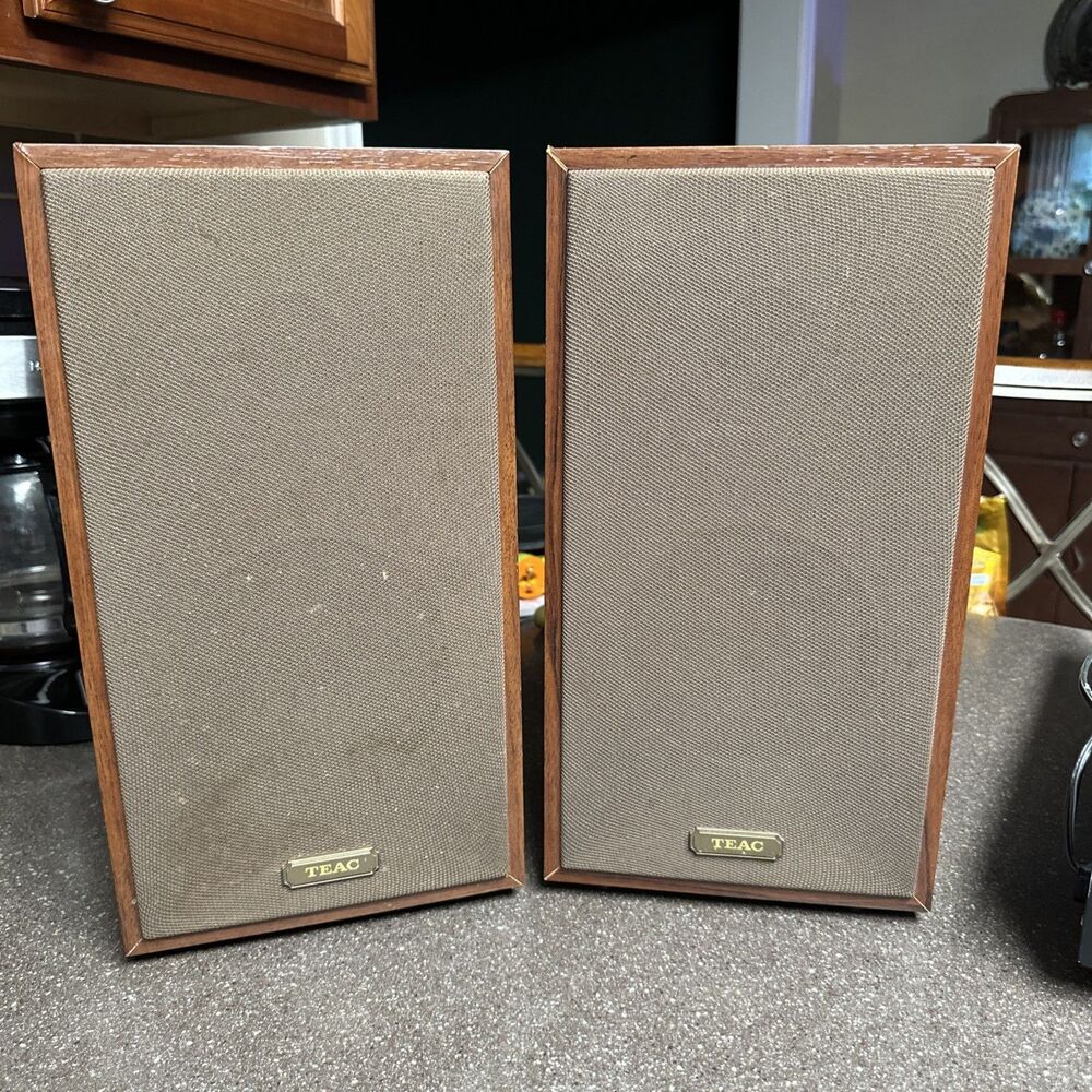 Vintage TEAC Bookshelf Speakers Pair Woodgrain 20W 6 Ohm Tested Working 60s 70s